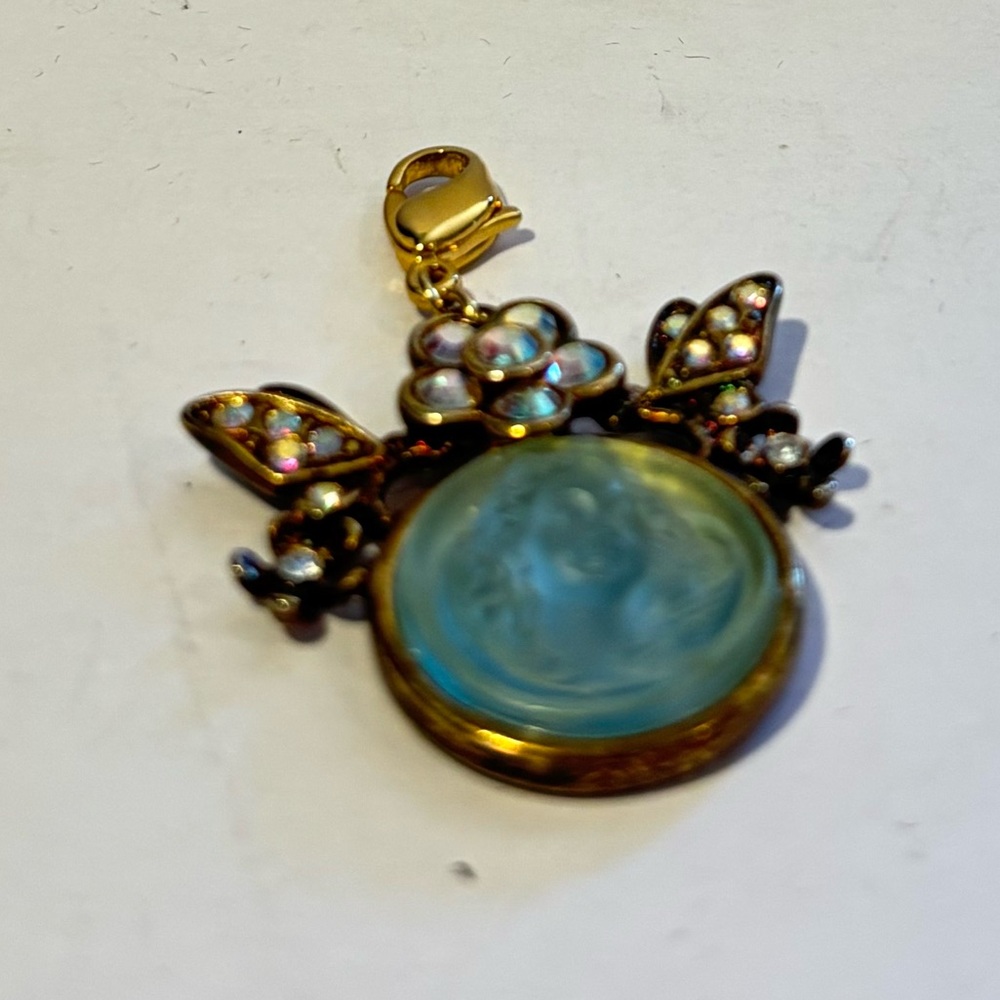 VTG Kirk’s Folly Pendant Dream Angel Cameo w/ AB Iridescent Crystal Butterflies - Picture 9 of 10